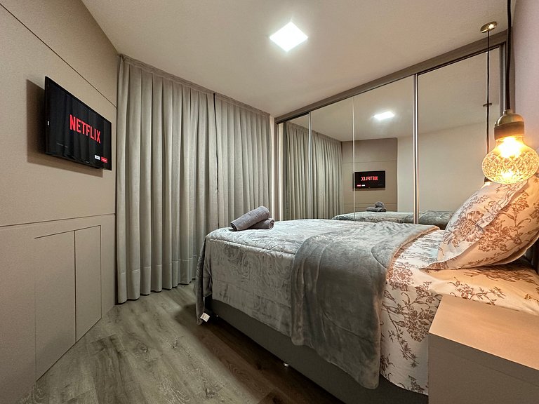 LA02- 2 Suítes +1Quarto | Jacuzzi | Garagem