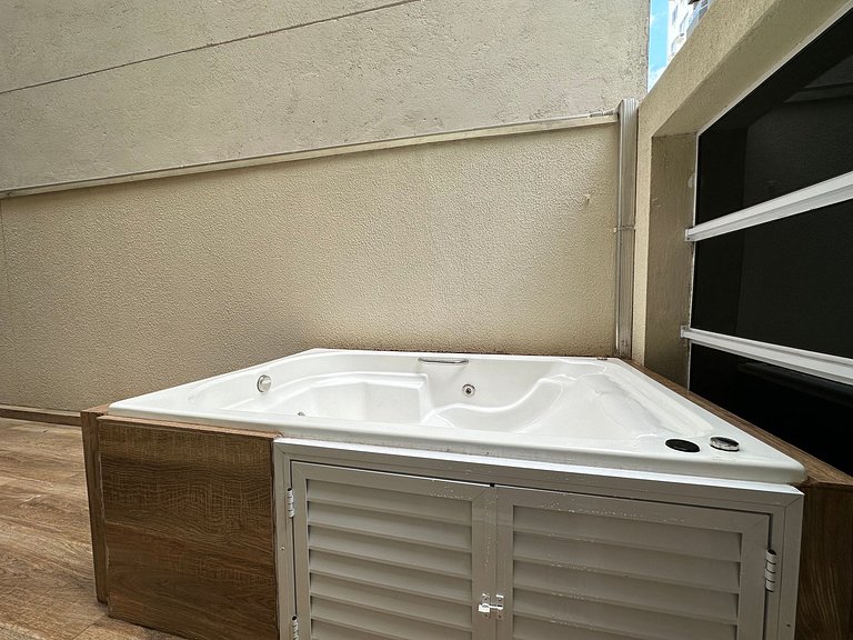 LA02- 2 Suítes +1Quarto | Jacuzzi | Garagem