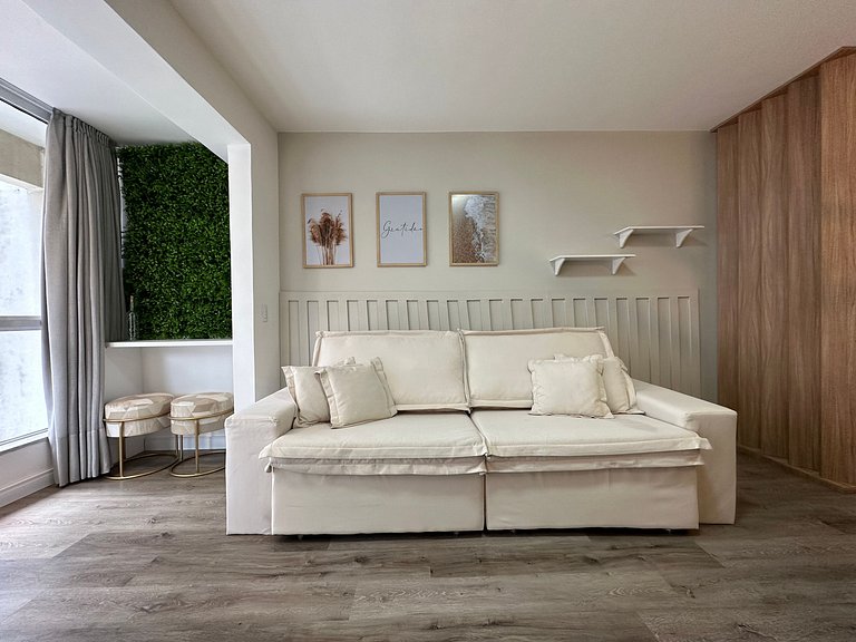 LA02- 2 Suítes +1Quarto | Jacuzzi | Garagem