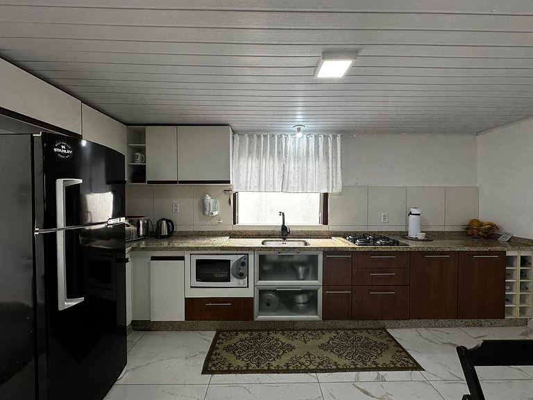 BS01- Casa com Piscina Aquecida e Churrasqueira