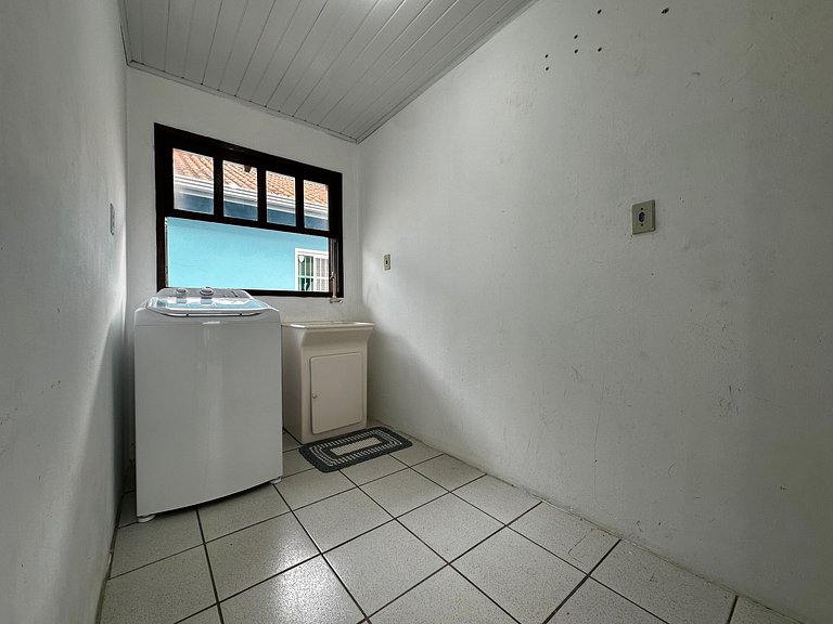 BS01- Casa com Piscina Aquecida e Churrasqueira