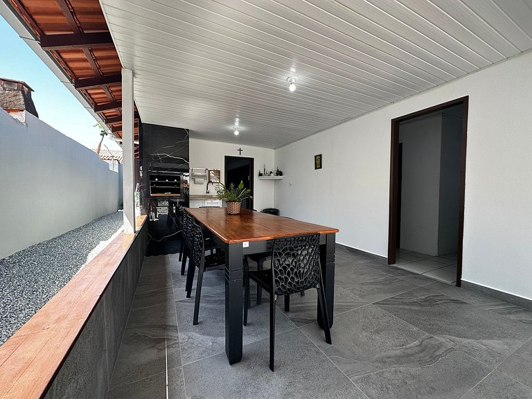 BS01- Casa com Piscina Aquecida e Churrasqueira
