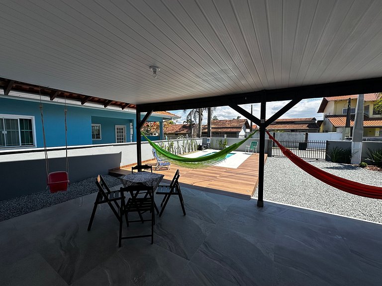 BS01- Casa com Piscina Aquecida e Churrasqueira