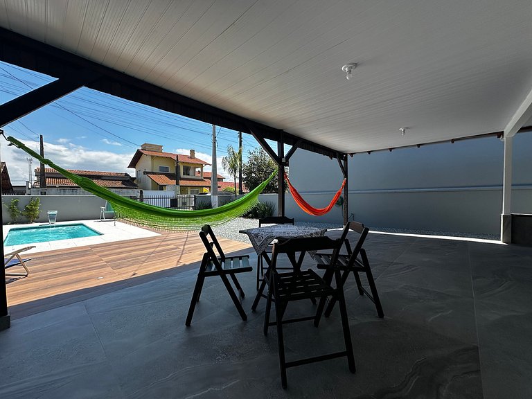 BS01- Casa com Piscina Aquecida e Churrasqueira