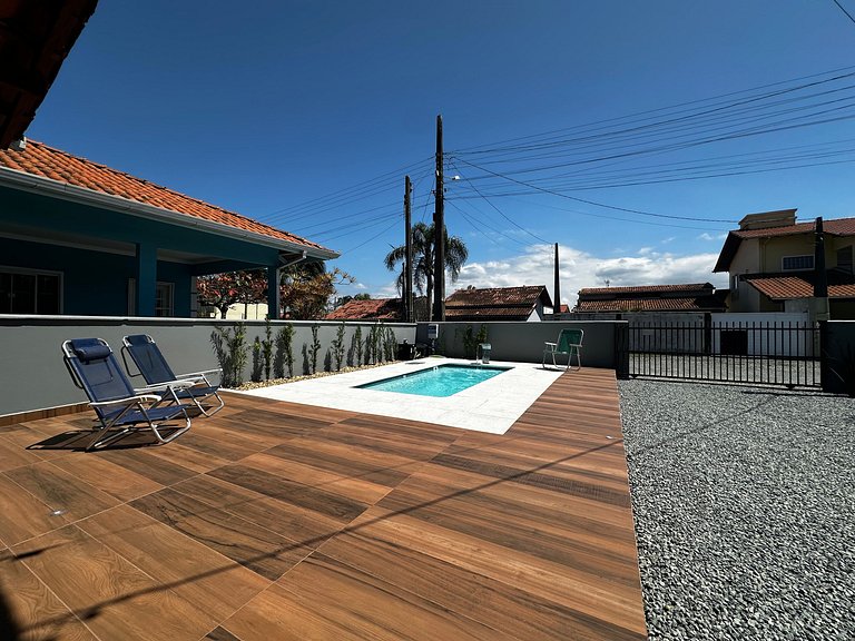 BS01- Casa com Piscina Aquecida e Churrasqueira