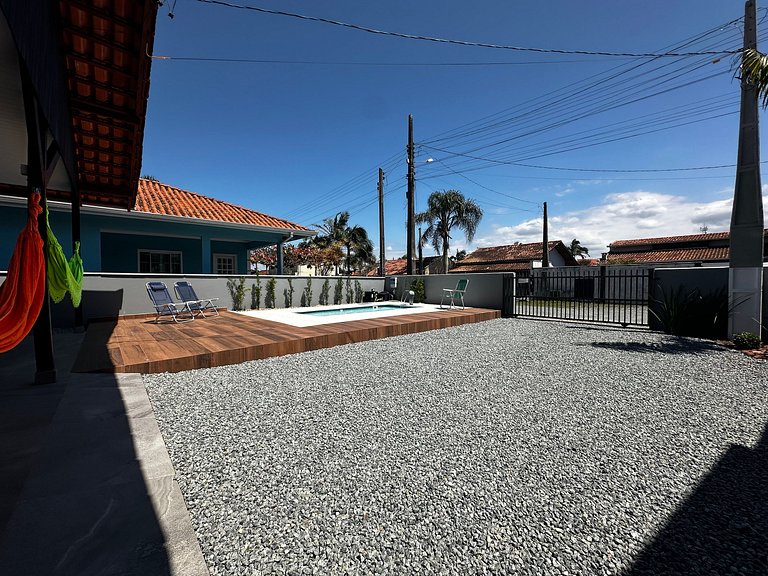 BS01- Casa com Piscina Aquecida e Churrasqueira