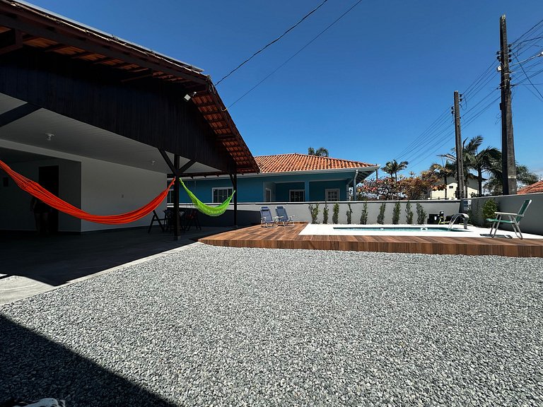 BS01- Casa com Piscina Aquecida e Churrasqueira