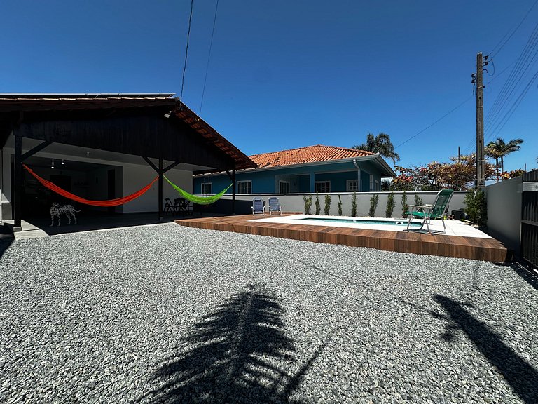 BS01- Casa com Piscina Aquecida e Churrasqueira