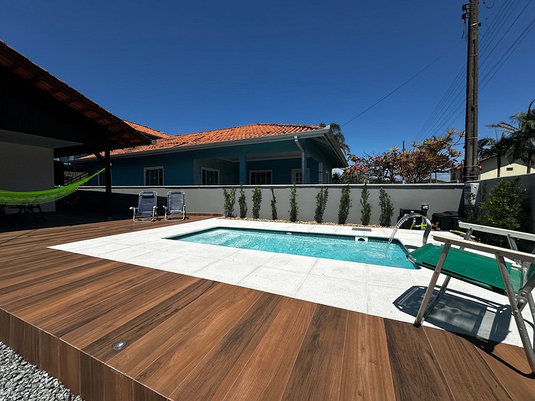 BS01- Casa com Piscina Aquecida e Churrasqueira