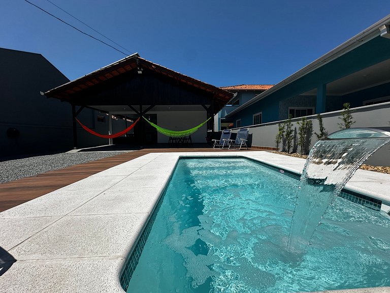 BS01- Casa com Piscina Aquecida e Churrasqueira