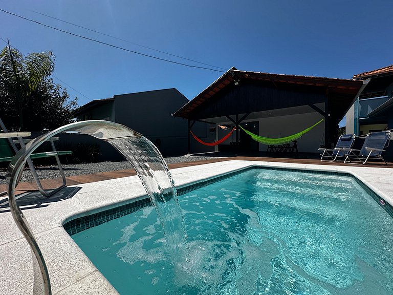 BS01- Casa com Piscina Aquecida e Churrasqueira