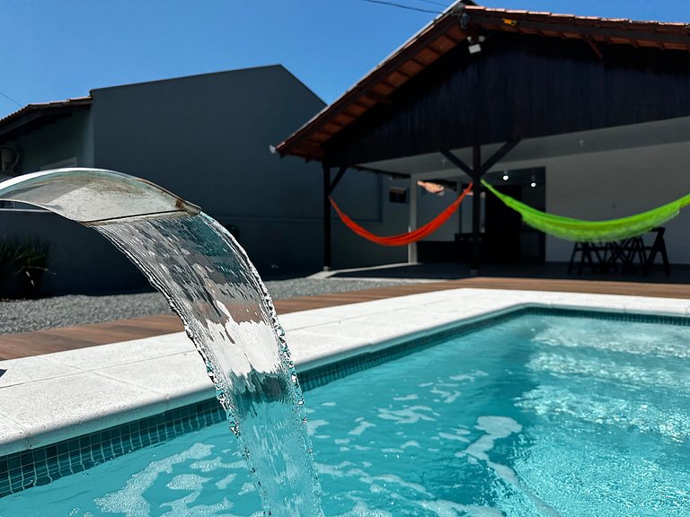 BS01- Casa com Piscina Aquecida e Churrasqueira