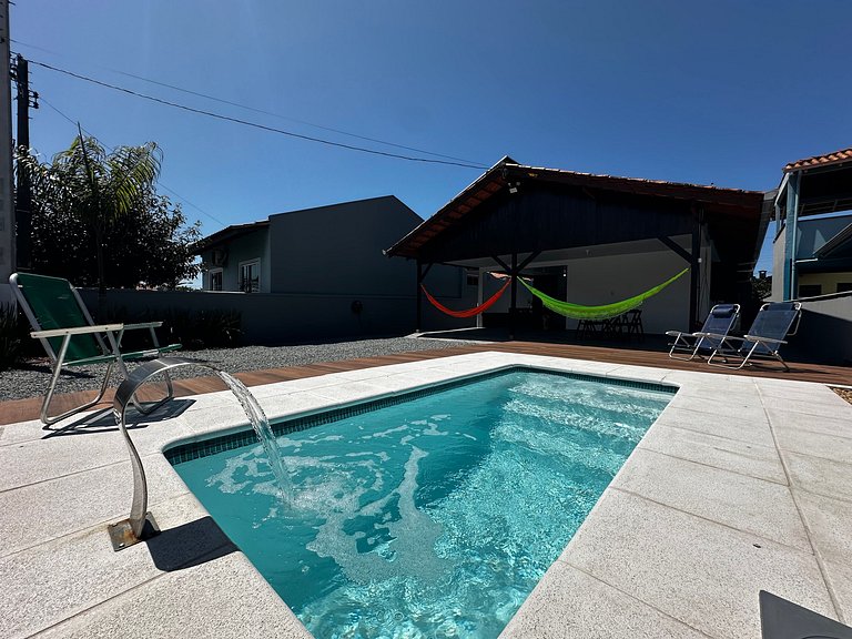BS01- Casa com Piscina Aquecida e Churrasqueira
