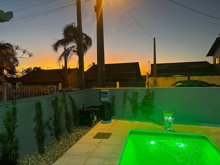 BS01- Casa com Piscina Aquecida e Churrasqueira