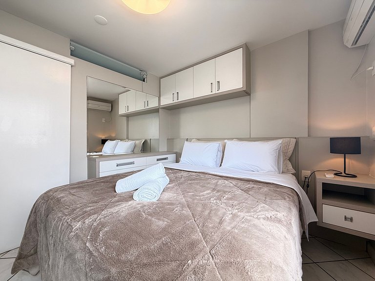 SC02- Apto reformado no centro de BC!