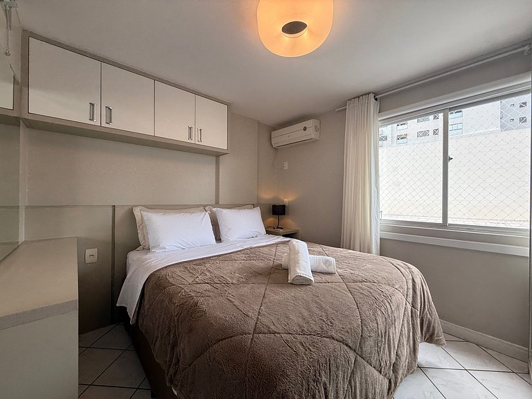 SC02- Apto reformado no centro de BC!