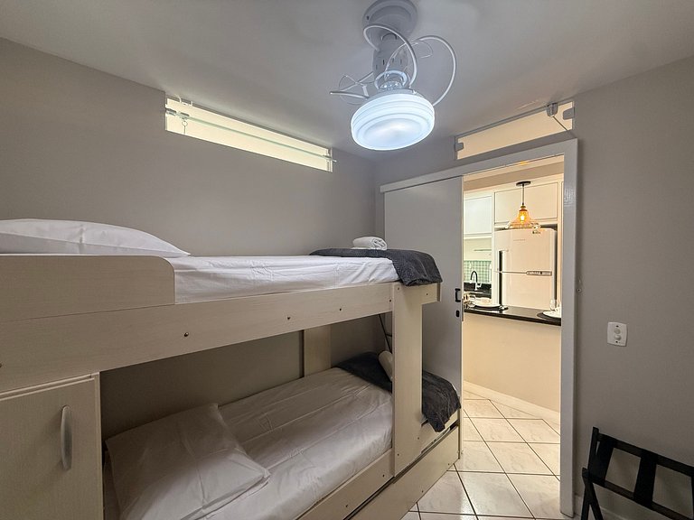 SC02- Apto reformado no centro de BC!