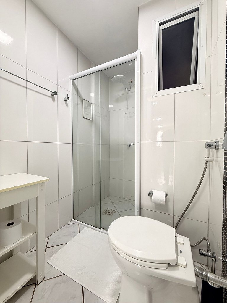 SC02- Apto reformado no centro de BC!