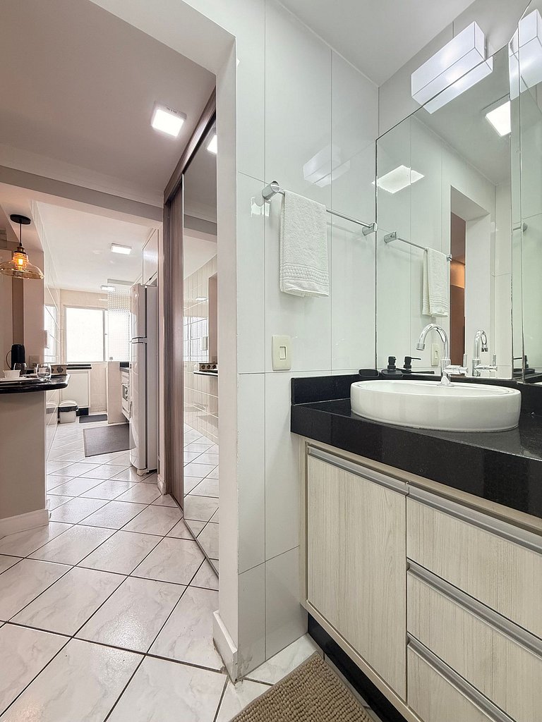 SC02- Apto reformado no centro de BC!