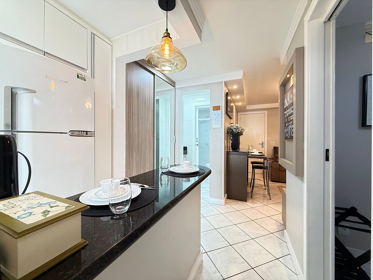 SC02- Apto reformado no centro de BC!