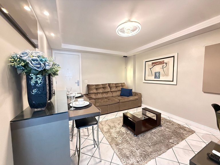 SC02- Apto reformado no centro de BC!