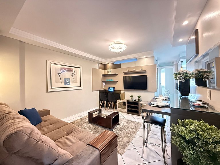 SC02- Apto reformado no centro de BC!