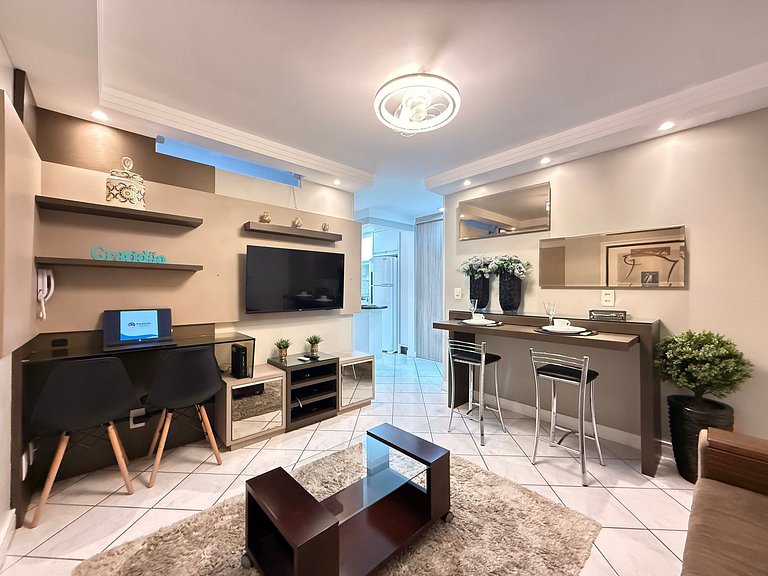 SC02- Apto reformado no centro de BC!