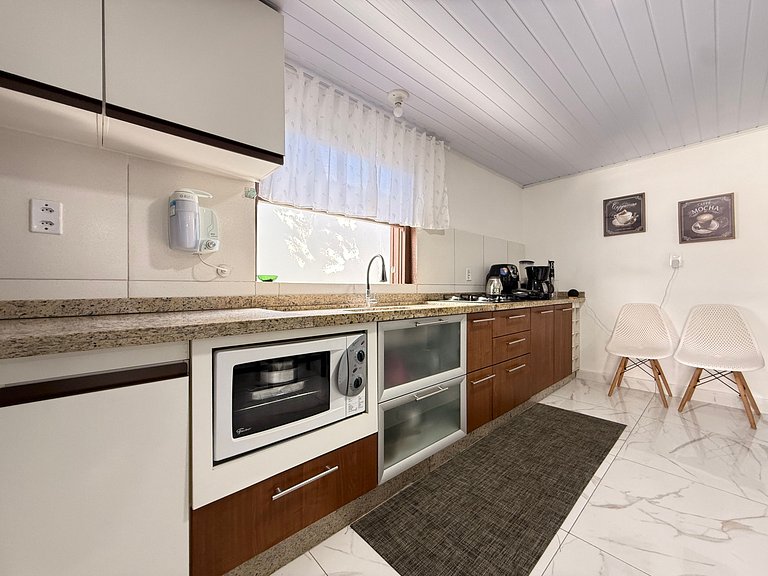 BS01- Casa com Piscina Aquecida e Churrasqueira