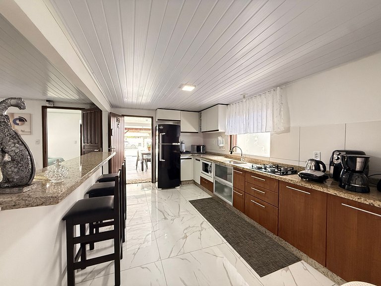 BS01- Casa com Piscina Aquecida e Churrasqueira