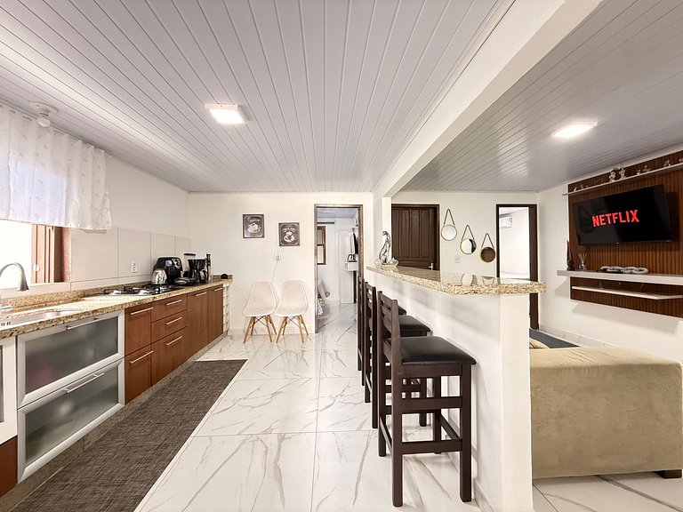 BS01- Casa com Piscina Aquecida e Churrasqueira