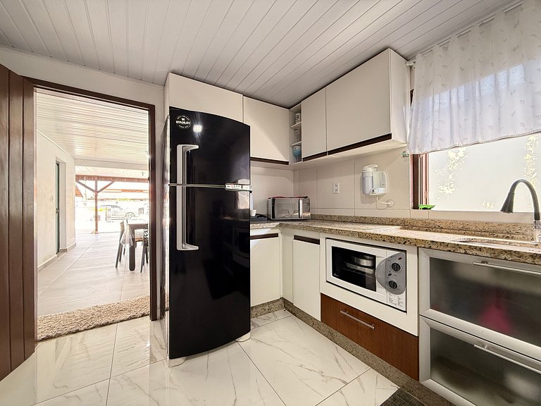 BS01- Casa com Piscina Aquecida e Churrasqueira