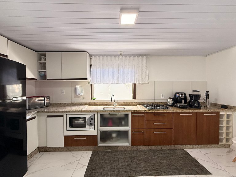 BS01- Casa com Piscina Aquecida e Churrasqueira