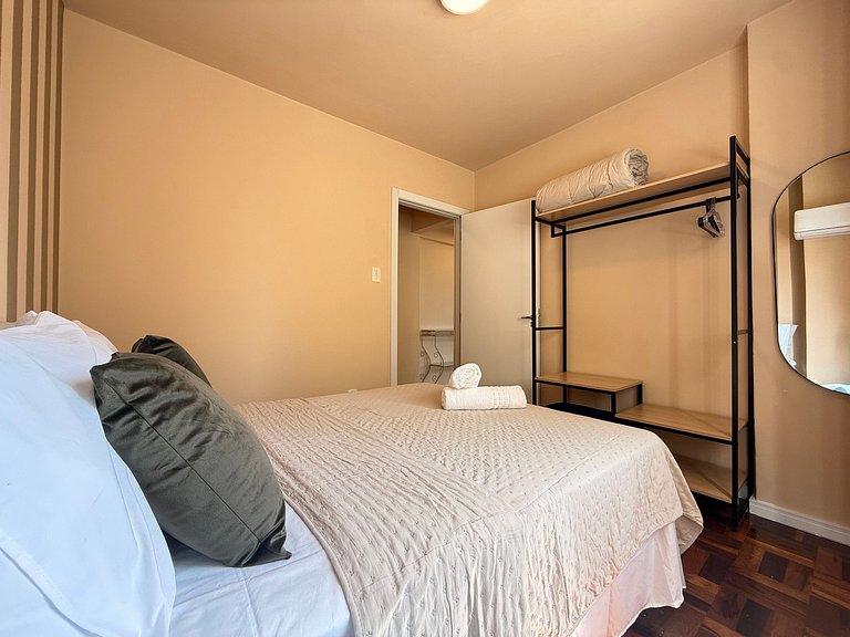 IZ02- Conforto e Localização na Praia Central!