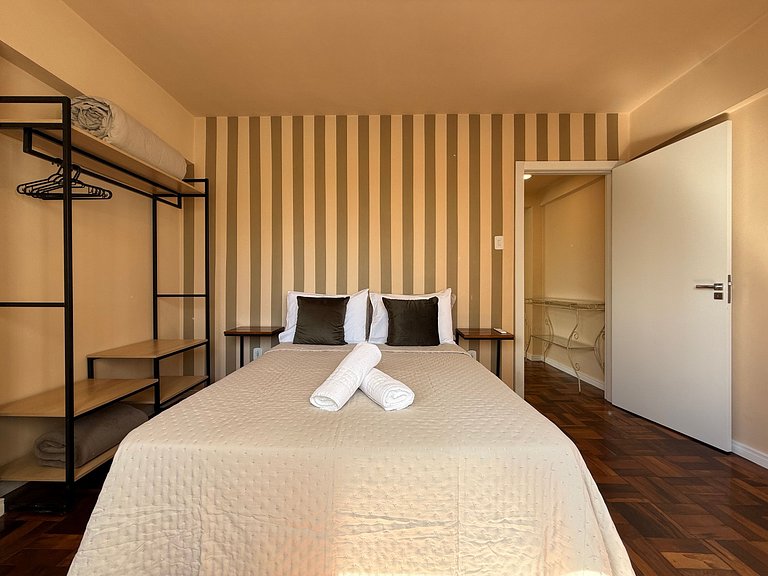 IZ02- Conforto e Localização na Praia Central!