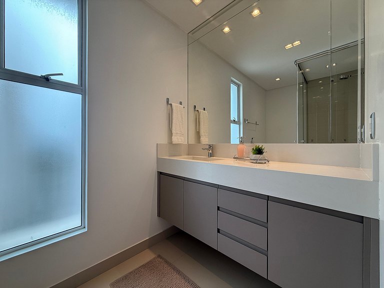 CA04- 3 Suites alto padrão e 2 vagas de garagem