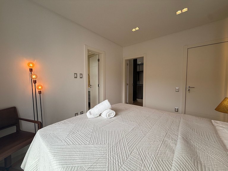 CA04- 3 Suites alto padrão e 2 vagas de garagem