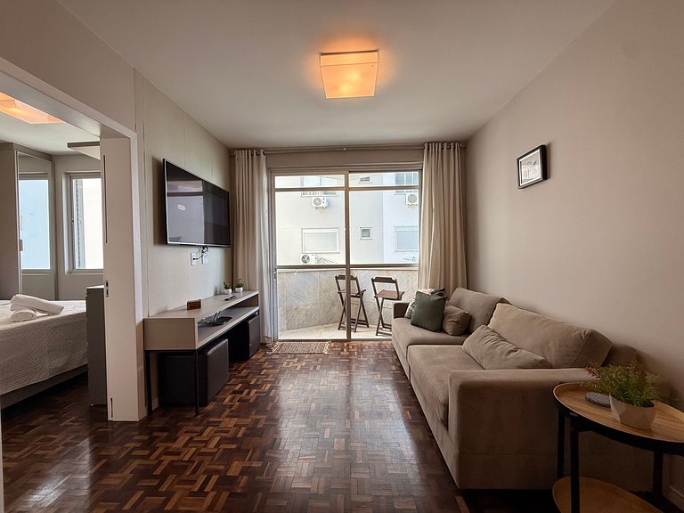 RV01- Av. Atlântica • 1 suíte • Vista mar • Sacada