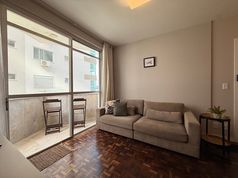 RV01- Av. Atlântica • 1 suíte • Vista mar • Sacada