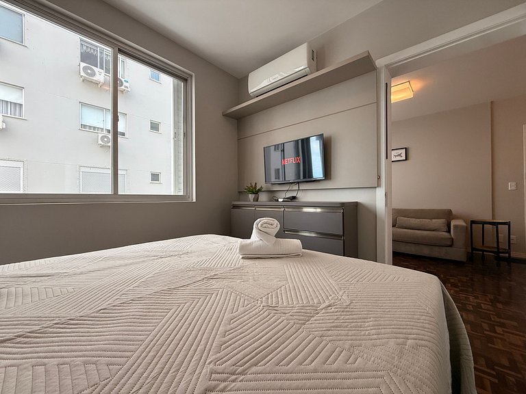 RV01- Av. Atlântica • 1 suíte • Vista mar • Sacada