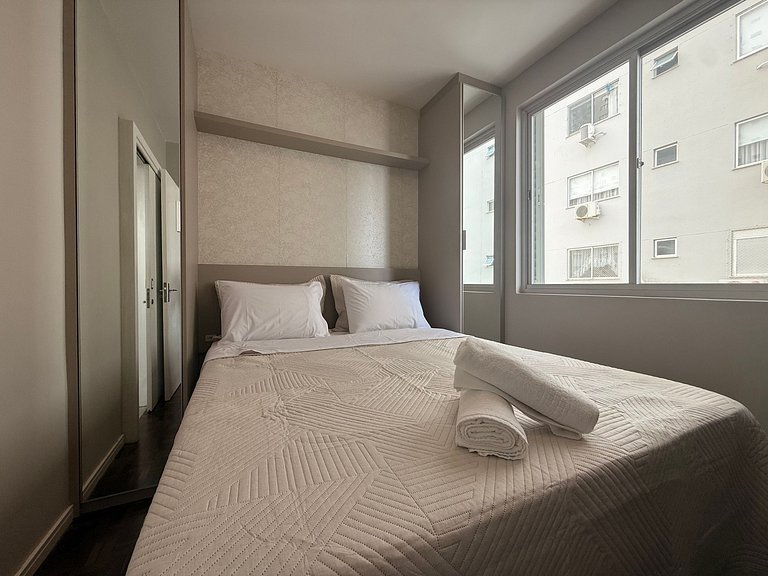 RV01- Av. Atlântica • 1 suíte • Vista mar • Sacada