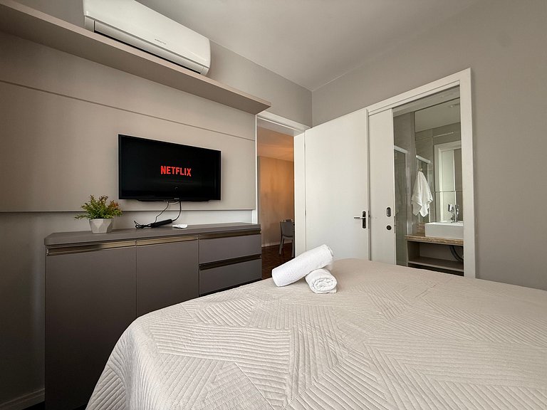 RV01- Av. Atlântica • 1 suíte • Vista mar • Sacada