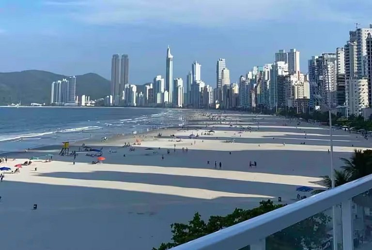 IZ02- Conforto e Localização na Praia Central!