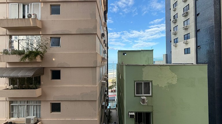 FR01 - Apto à 30 metros do Mar com Churrasqueira